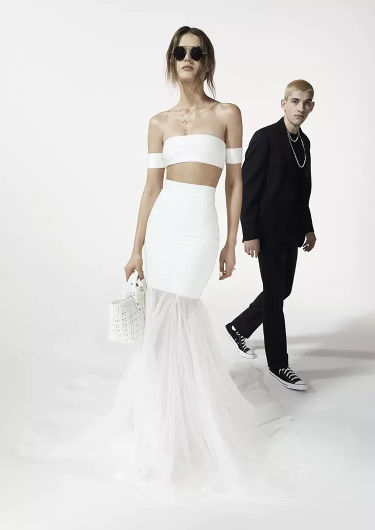 Vera Wang presenta su segunda colección con Pronovias y está repleta de diseños athleisure.