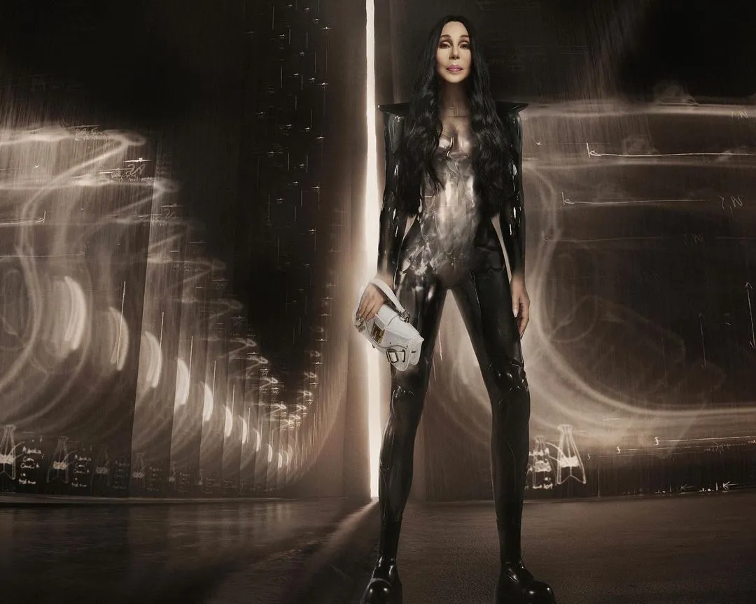 cher-balmain-bolsa.jpg