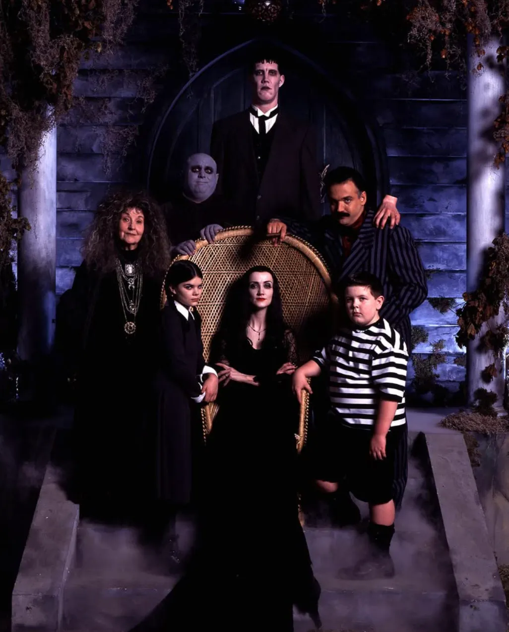 Ellie-Harvie-actrices-han-interpretado-morticia-addams.jpg