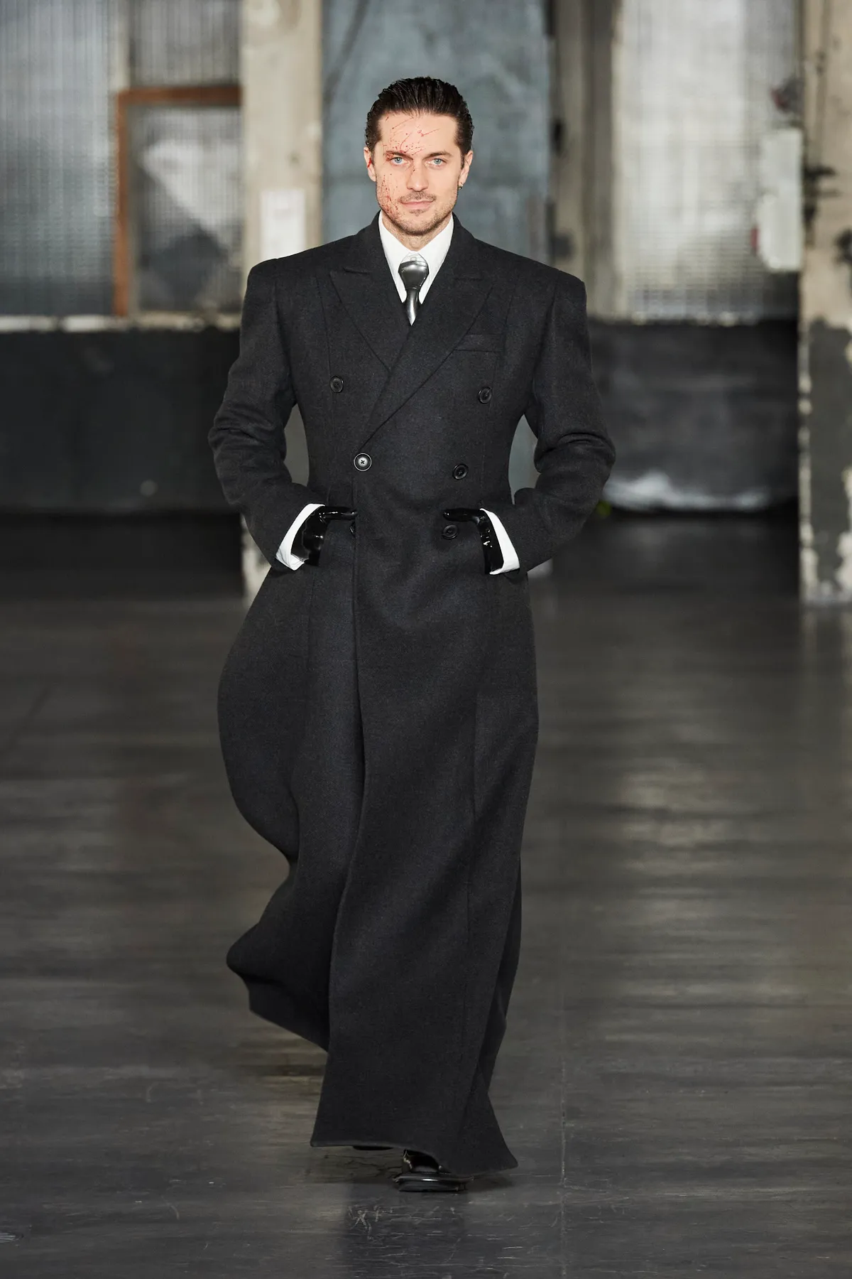 lucas-bravo-gabriel-paris-fashion-week-pasarela.jpg
