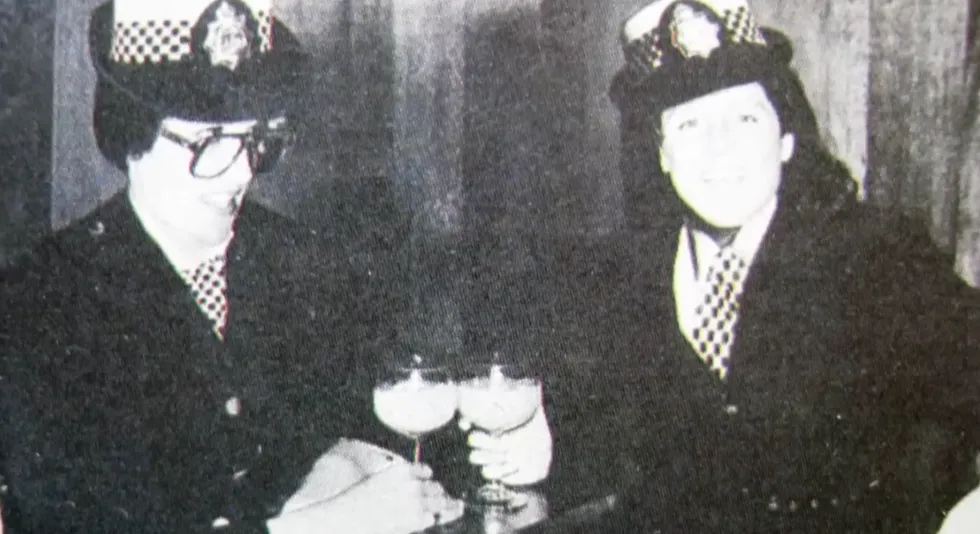 Lady Di y Sarah Ferguson disfrazadas de policías