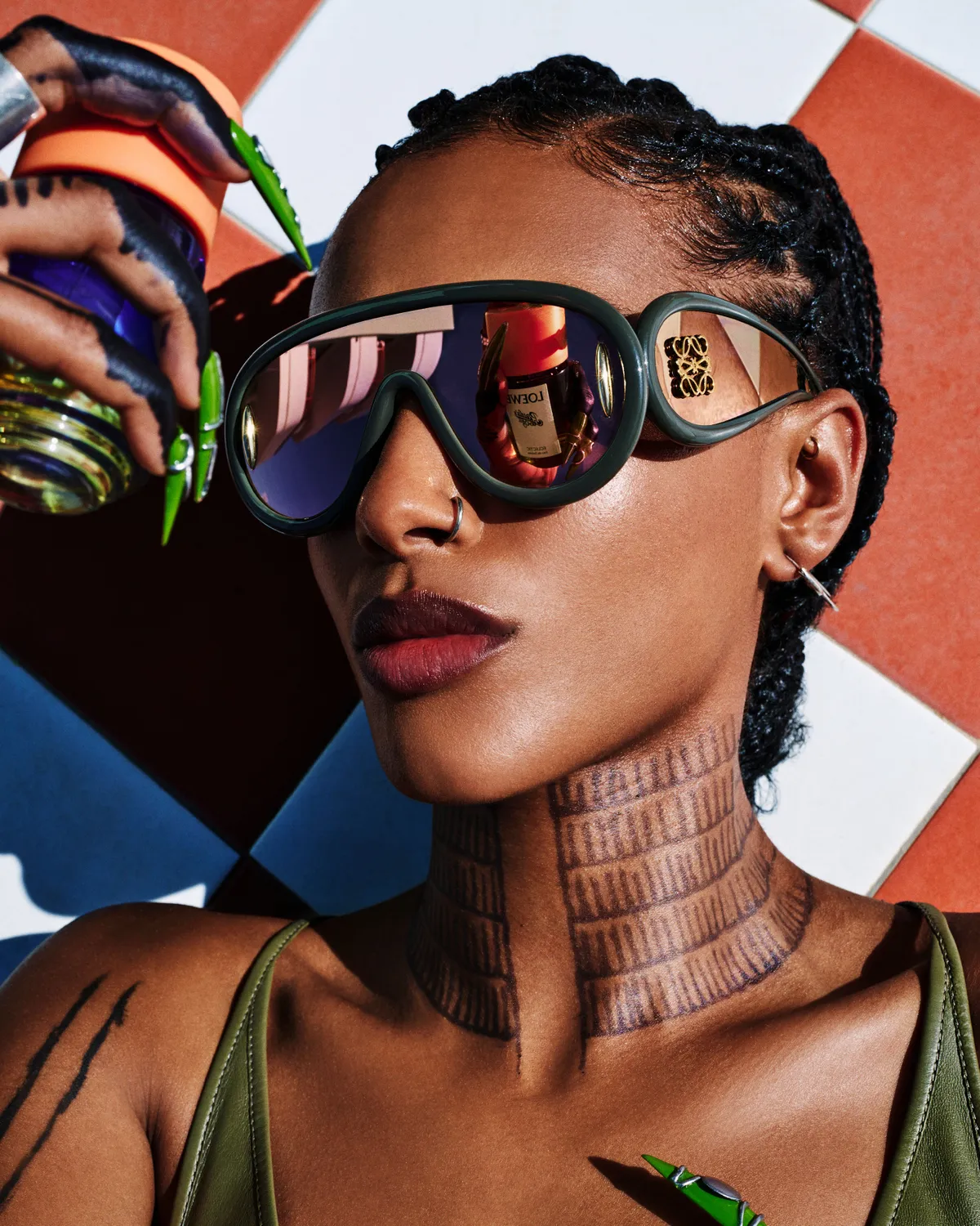 LOEWE_FW23_PAULAS_IBIZA_GRAY_SORRENTI_CAMPAIGN_RGB_CROPPED_4X5_46G.jpg