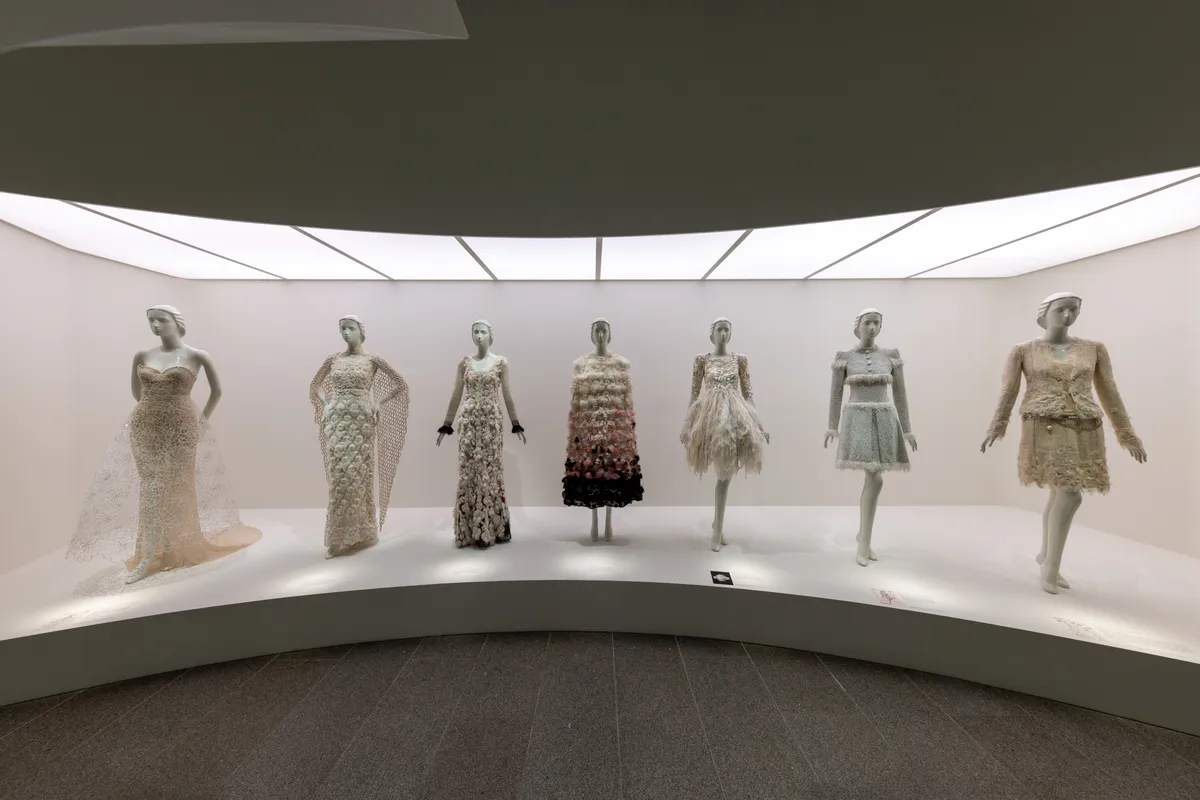 Foto: The Costume Institute; Karl Lagerfeld: A Line of Beauty (2023)