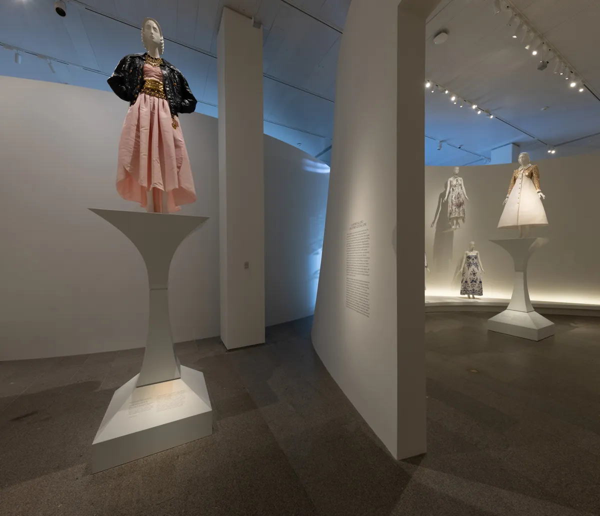 Foto: The Costume Institute; Karl Lagerfeld: A Line of Beauty (2023)