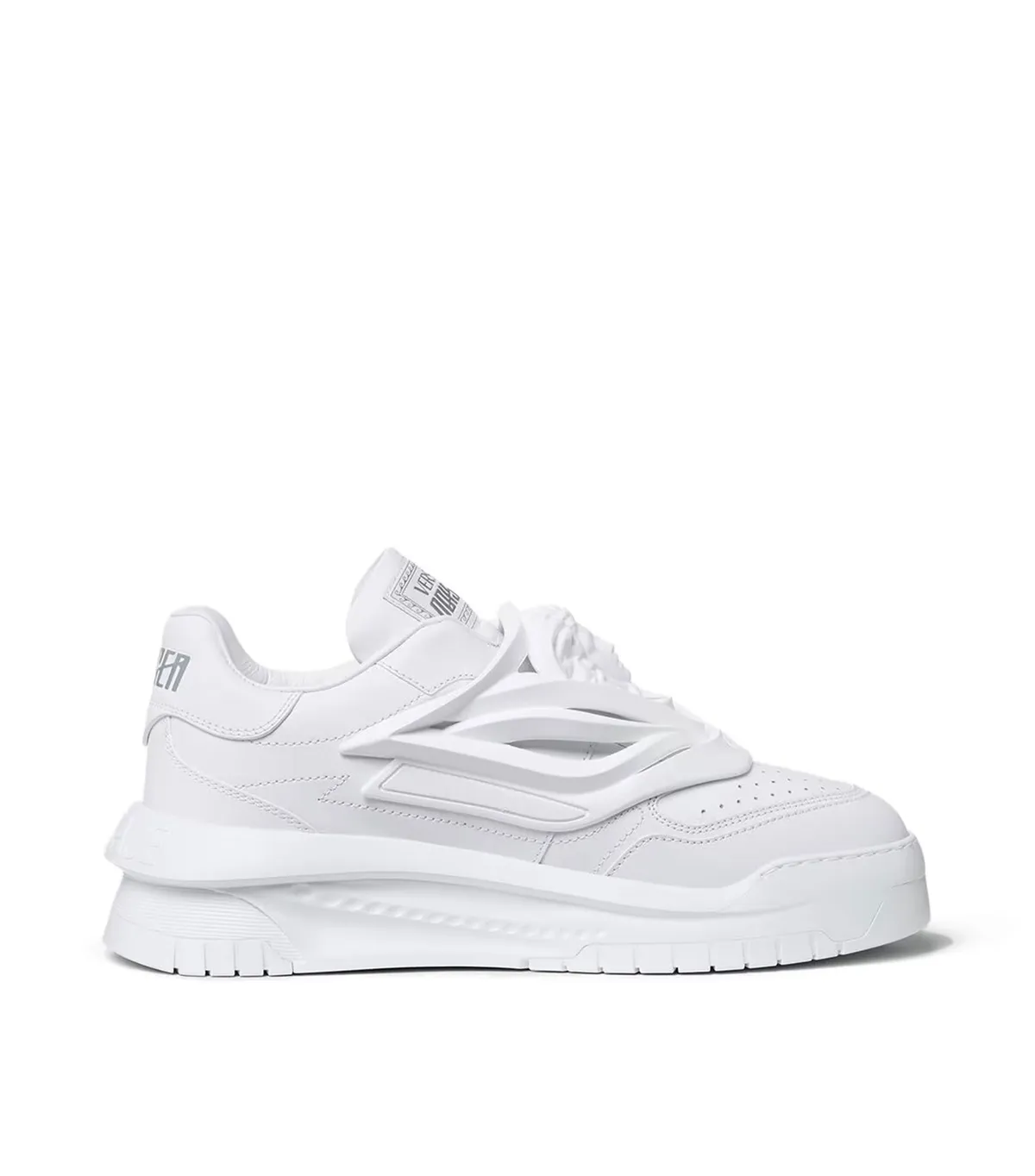 tenis-almendrados--mejores-zapatos-pantalones-anchos.jpeg