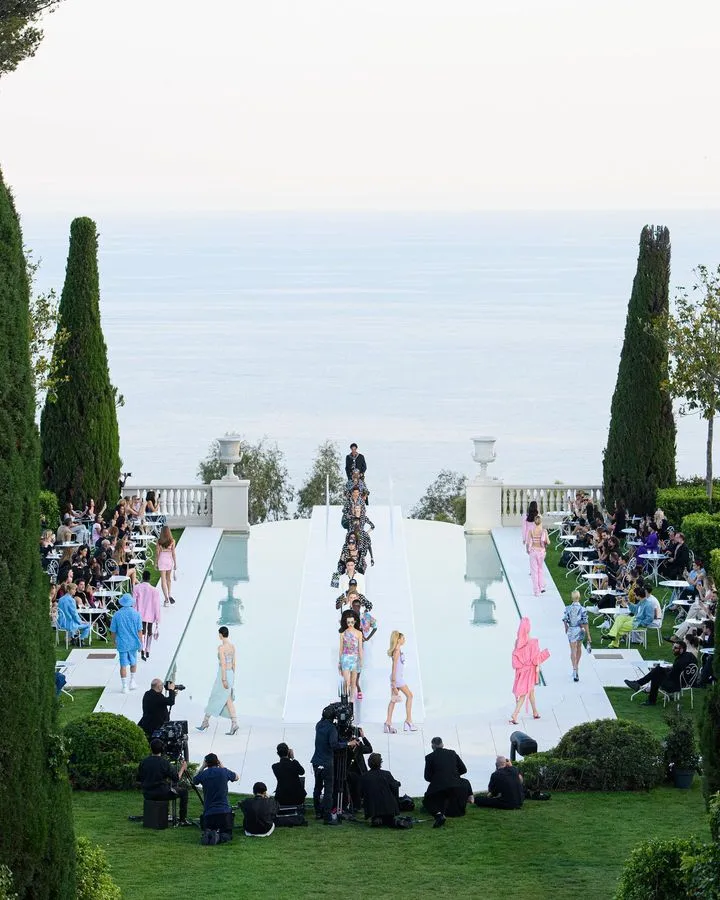 versace_348986091_2547707988703415_6543452915659071280_n.jpg