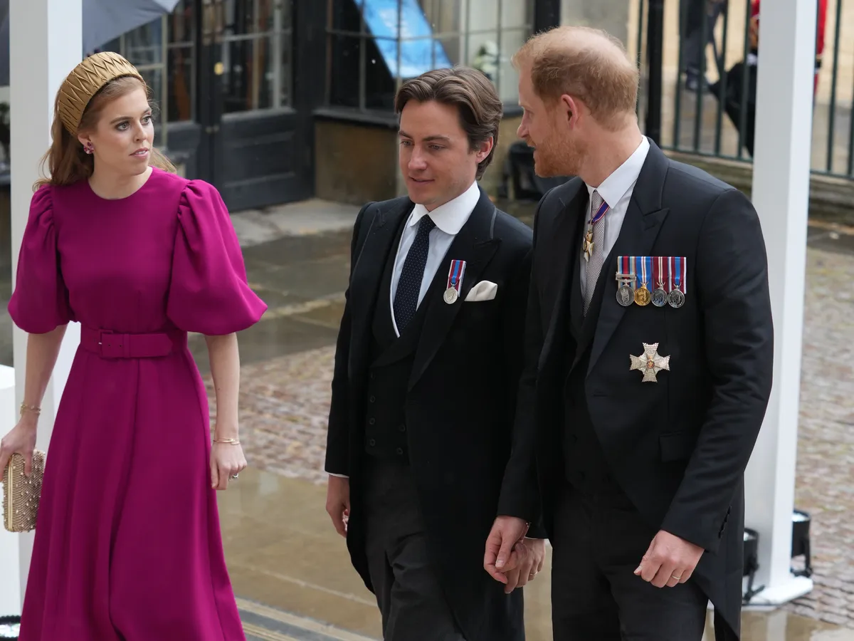 principe harry tercera fila coronacion