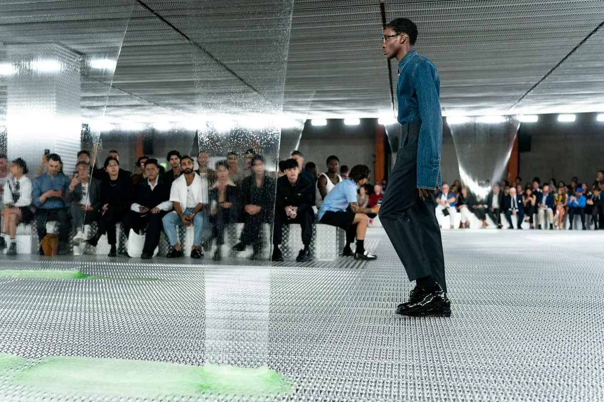 Prada usa slime para darle el toque final a su pasarela.