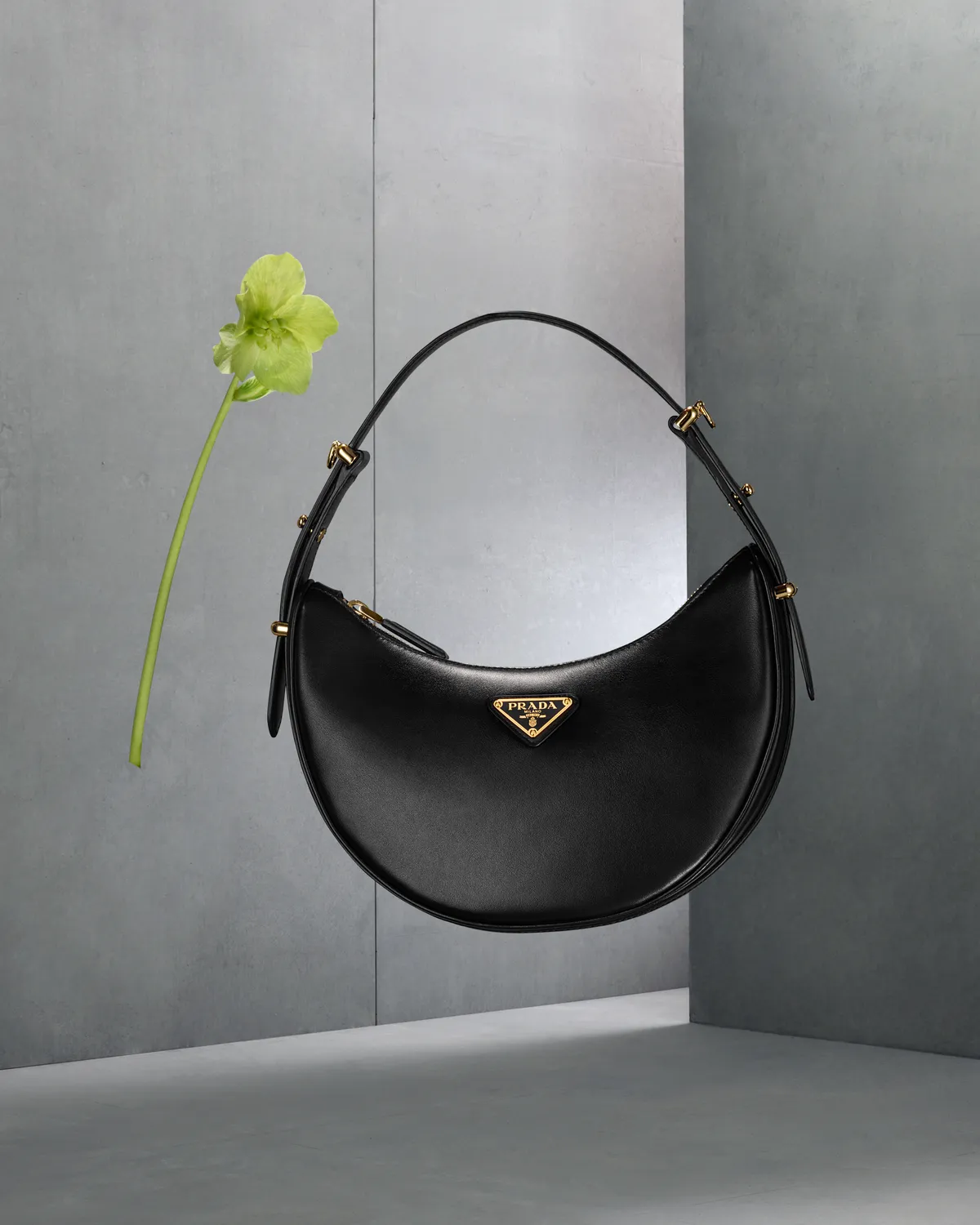 1080x1350_PRADA_FW23_COLLATERAL_STILL_LIFE_STILLS_023.jpg