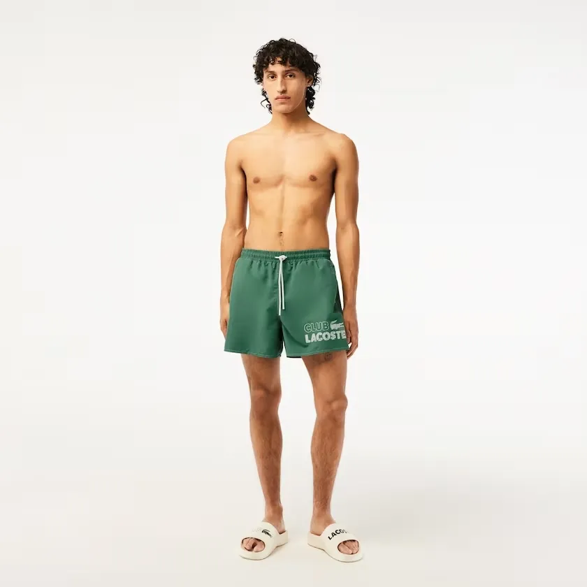 Traje de baño verde Lacoste.