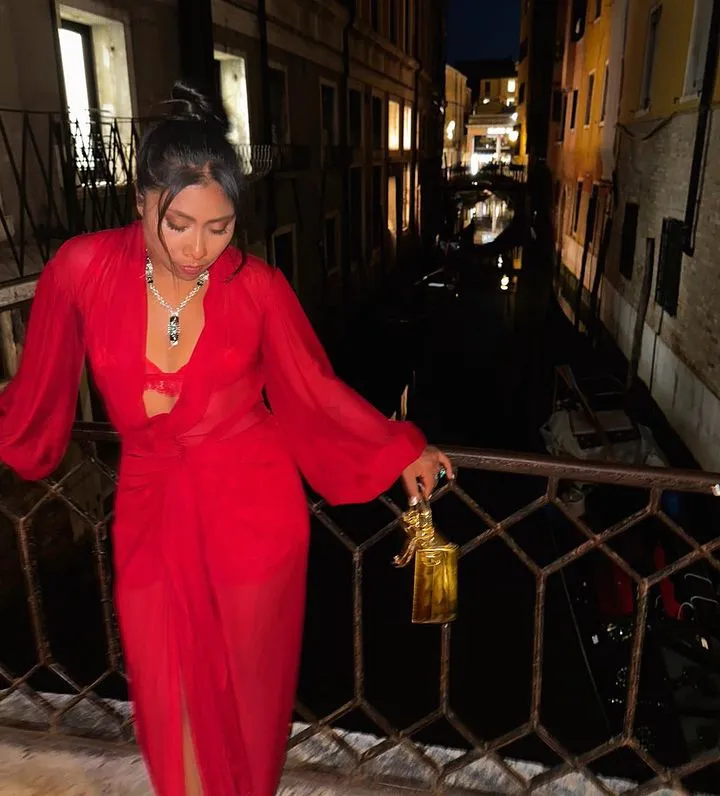 Yalitza Aparicio usa Dolce&Gabbana en Venecia.