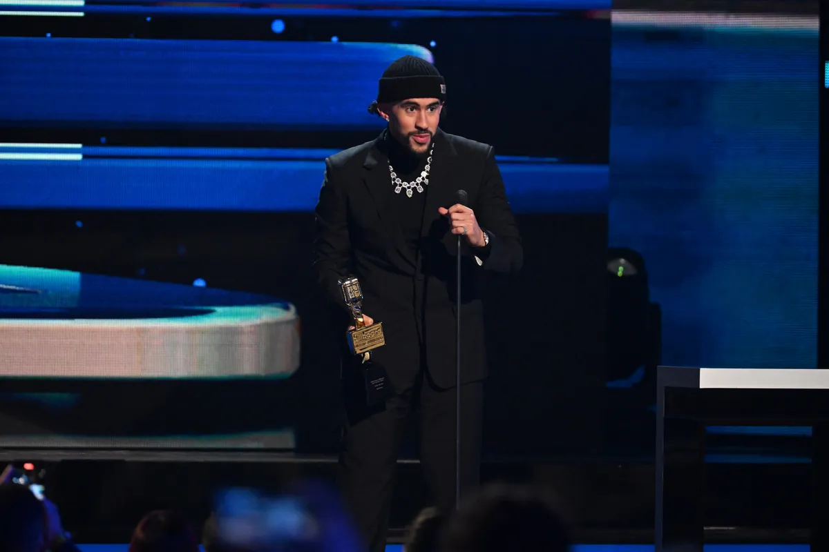 Los 3 looks de Gucci de Bad Bunny en los Latin Billboard