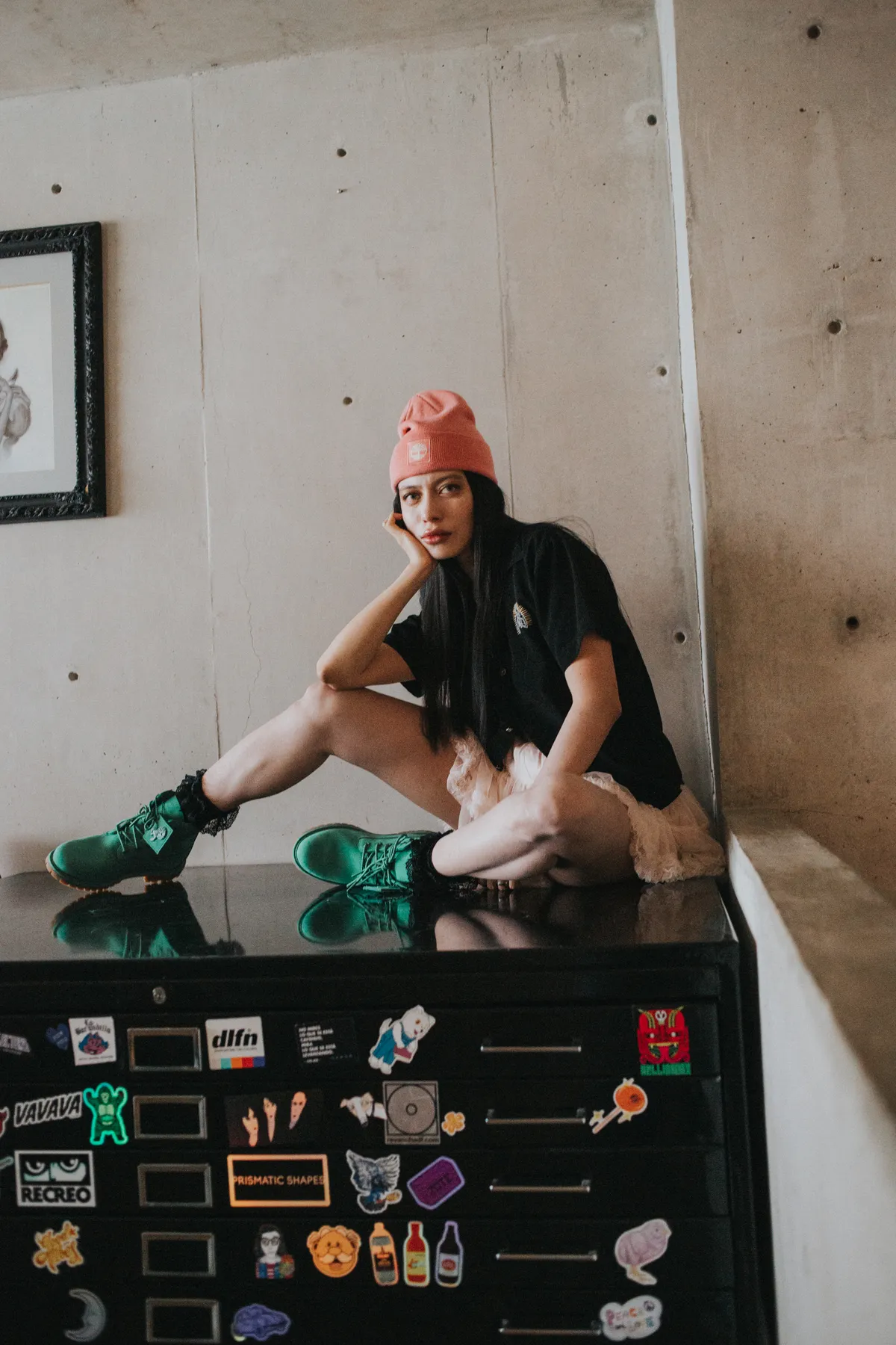 Su nombre oficial es 6”Boots aunque son mejor conocidas como las botas amarillas de Timberland. Este 2023 cumplen 50 años y para celebrarlo cambiaron de color. Inspirados por la constante transformación y el color, fuimos en busca de distintos creativos que, a través de sus diferentes disciplinas, aportan a la escena cultural de la CDMX. Cada uno nos recibió en su espacio, donde nos habló sobre el significado de la creatividad para ellos.