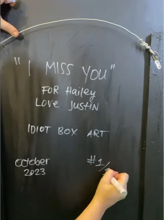 Justin Bieber le regala una obra de arte a Hailey inspirada en sus conversaciones íntimas 