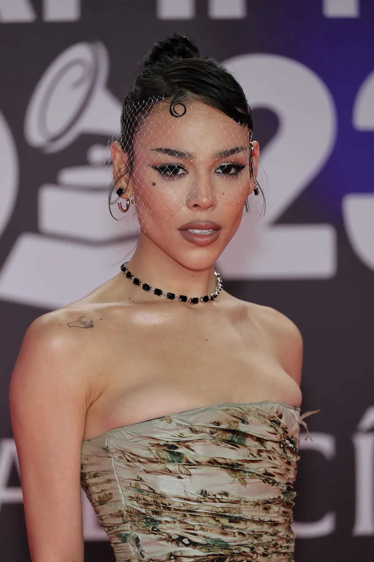 Danna Paola arrasa en la red carpet de los Latin Grammy. 