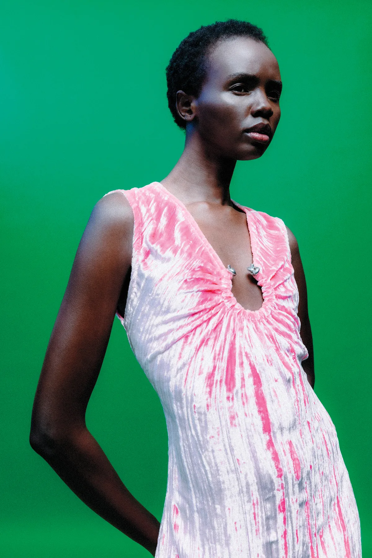 El manejo de las texturas y los textiles también ha puesto a la firma en el top de los rankings de las marcas más deseadas./ Total look, BOTTEGA VENETA