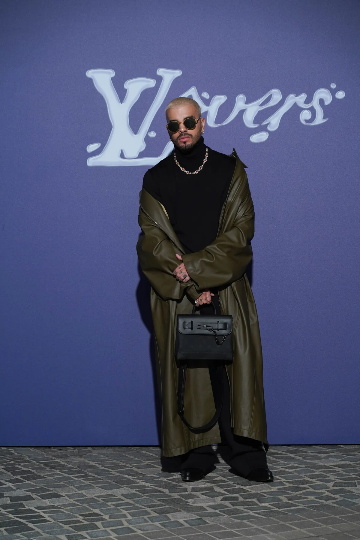 Rauw Alejandro en un total look de Louis Vuitton. 