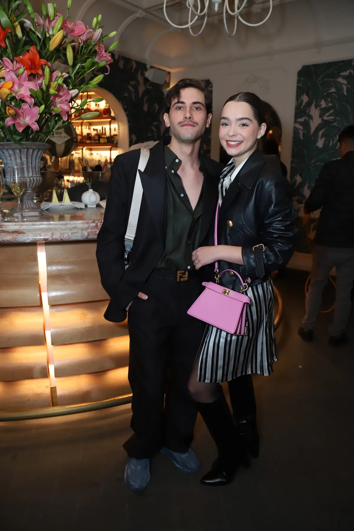 Celebs mexicanas apuestan por el bolso icónico de Fendi: Peekabo