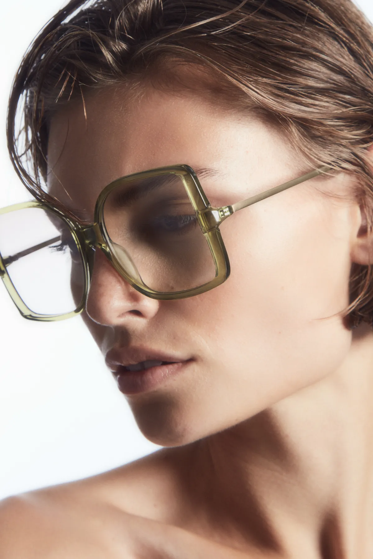 COS colabora (una vez más) con LINDA FARROW para una nueva colección de lentes