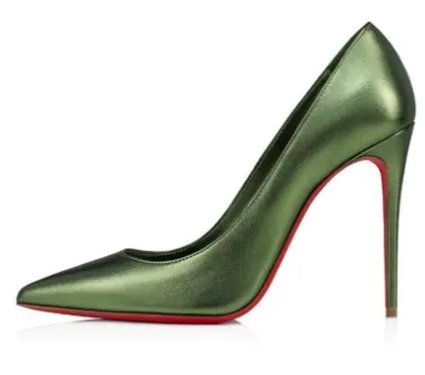 ¿Cuánto cuestan los zapatos de Taylor Swift y Selena Gomez para los Golden Globes?
