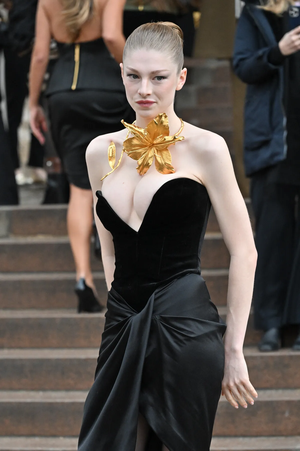 Hunter Schafer en el front row de Schiaparelli