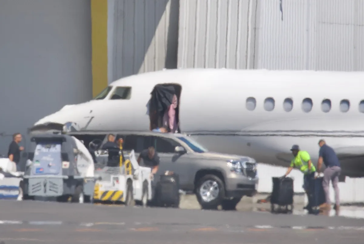 Taylor Swift ocupando su jet privado en agosto de 2021