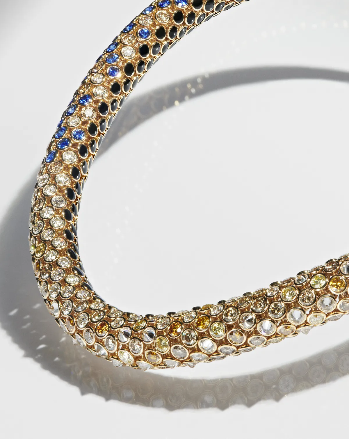 Timothée lo hace de nuevo y crea un collar con Cartier inspirado en Dune