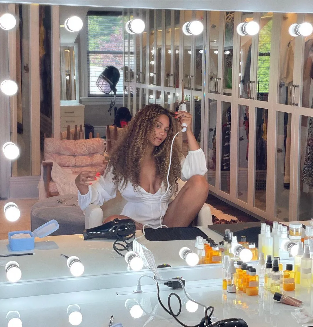 Beyoncé lanza Cécred, una línea para el cuidado sagrado del pelo.