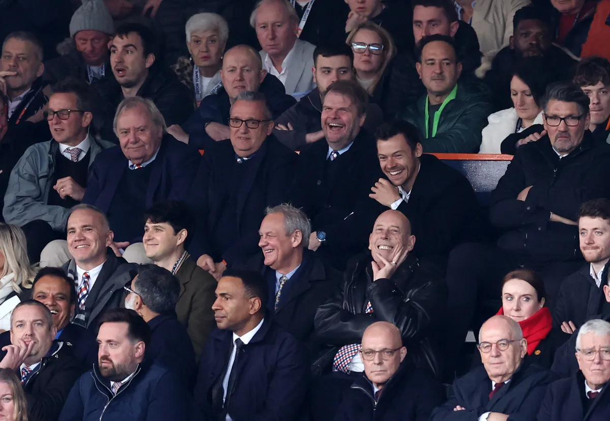 Harry Styles en el partido de Luton Town contra Manchester United.