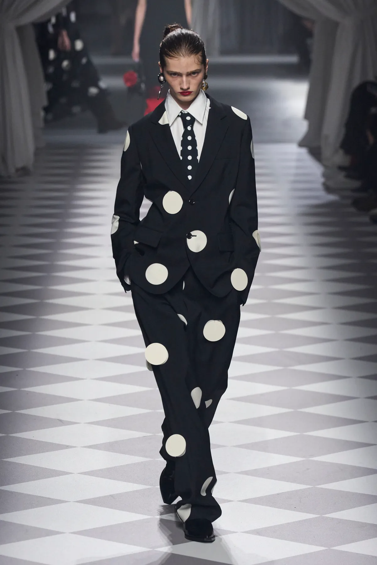 Moschino F24 025.jpg