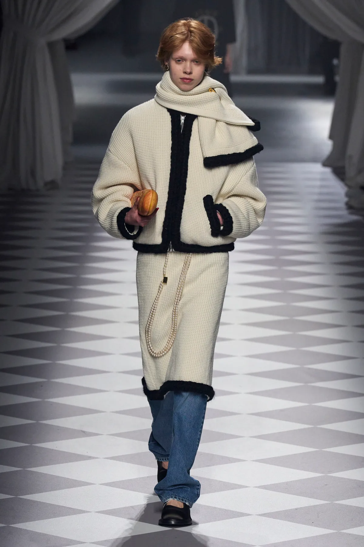 Moschino F24 034.jpg