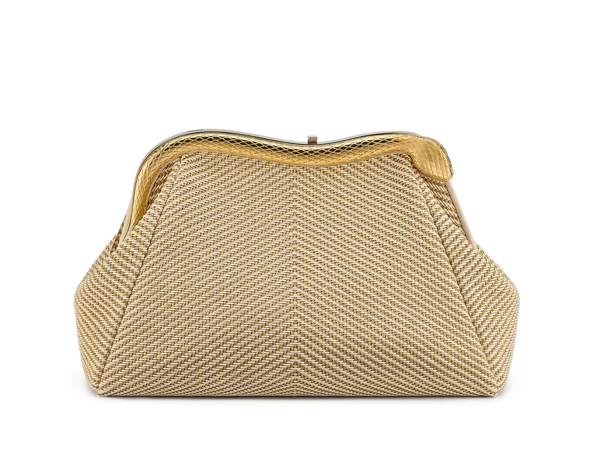 Bulgari presenta su colección Serpenti en bolsas doradas para este verano
