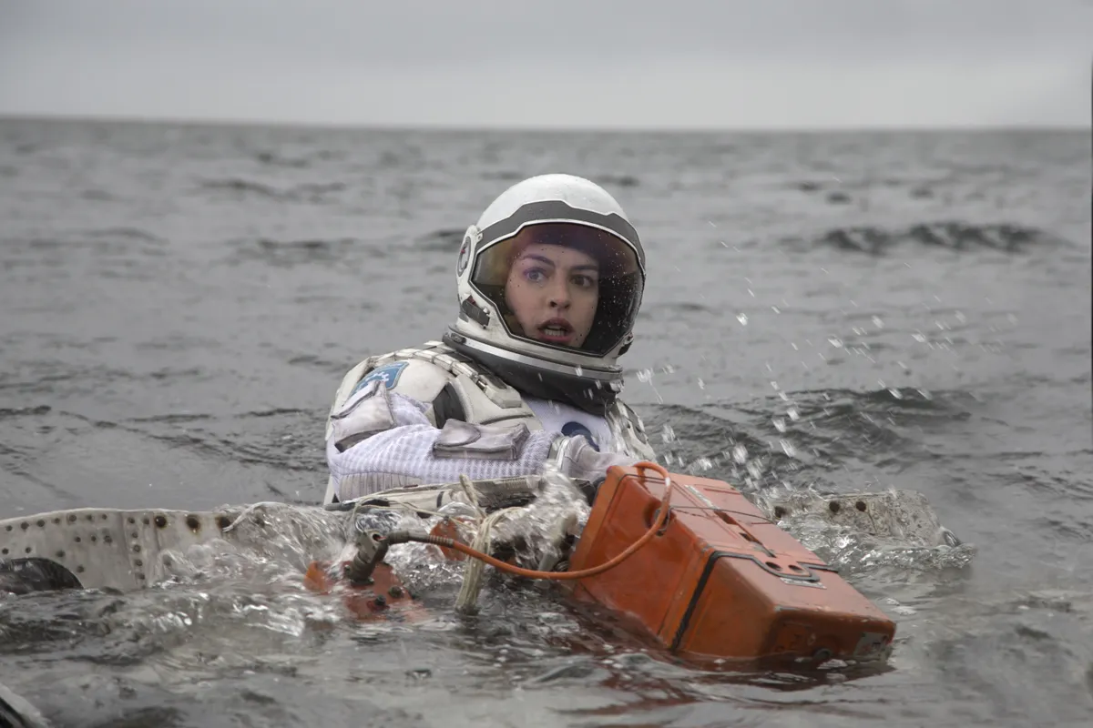 Anne Hathaway recuerda cuando Christopher Nolan salvó su carrera