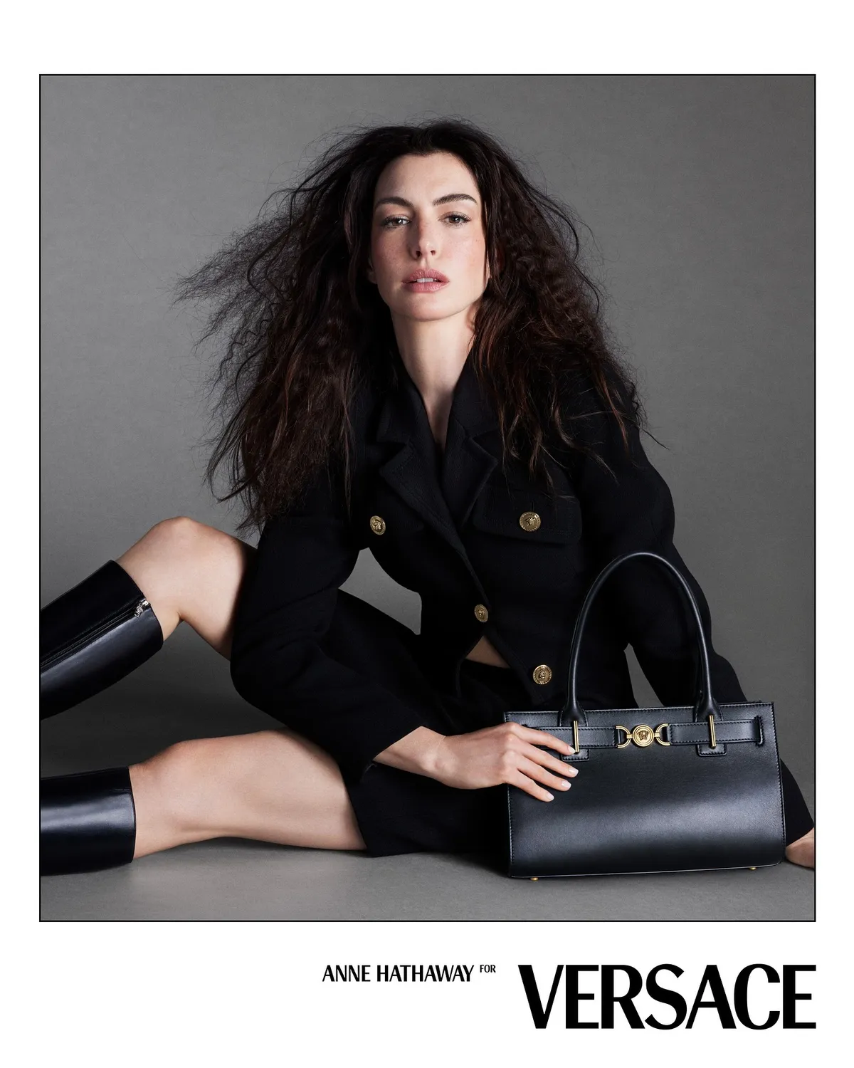 Cillian Murphy y Anne Hathaway protagonizan la campaña de Versace Icons