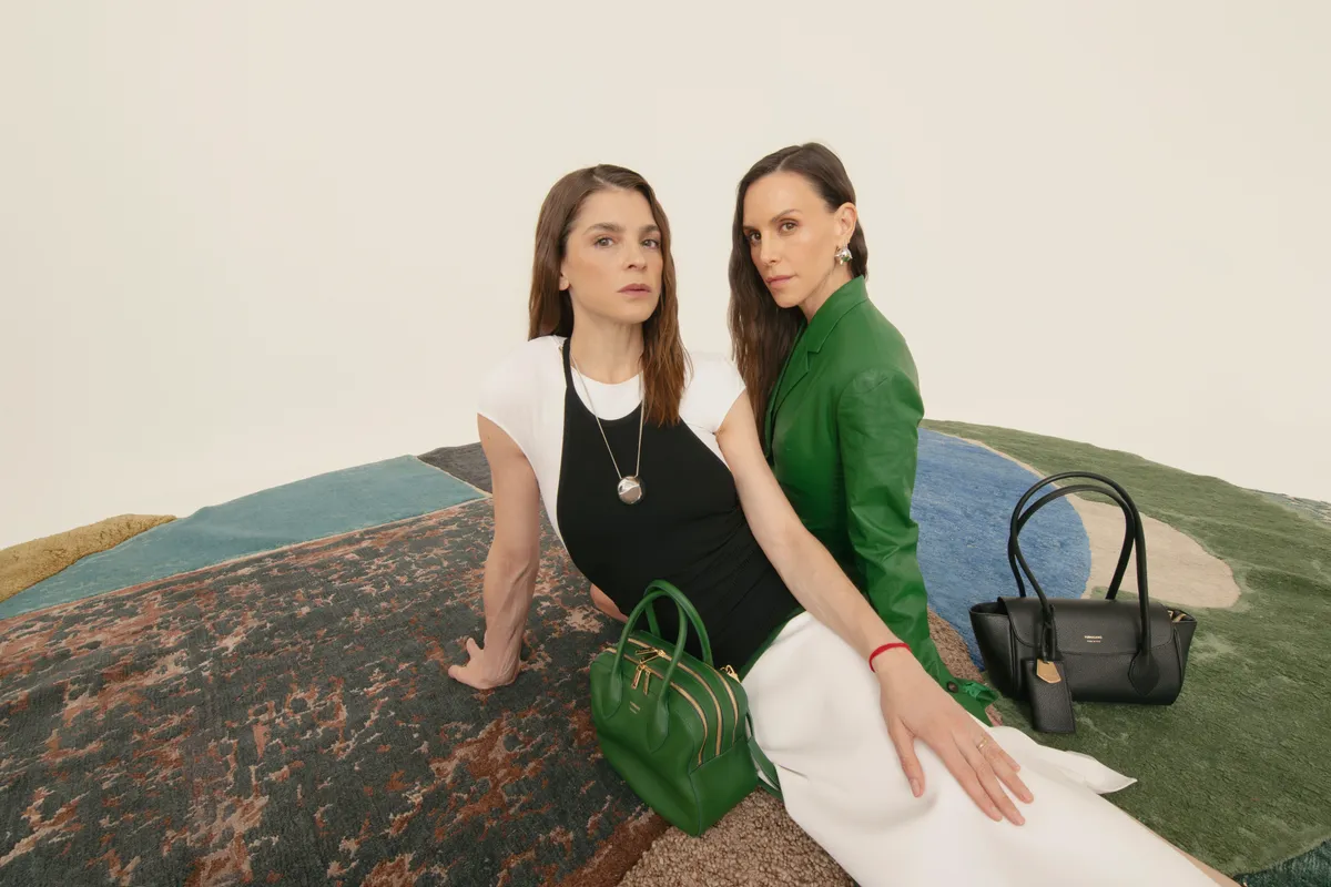 En ELLE México celebramos con Irene y Alex el próximo estreno de "Dante y Soledad" en total looks de Ferragamo.