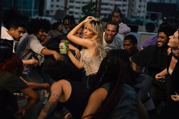 Camila Cabello es la nueva imagen de Bacardi