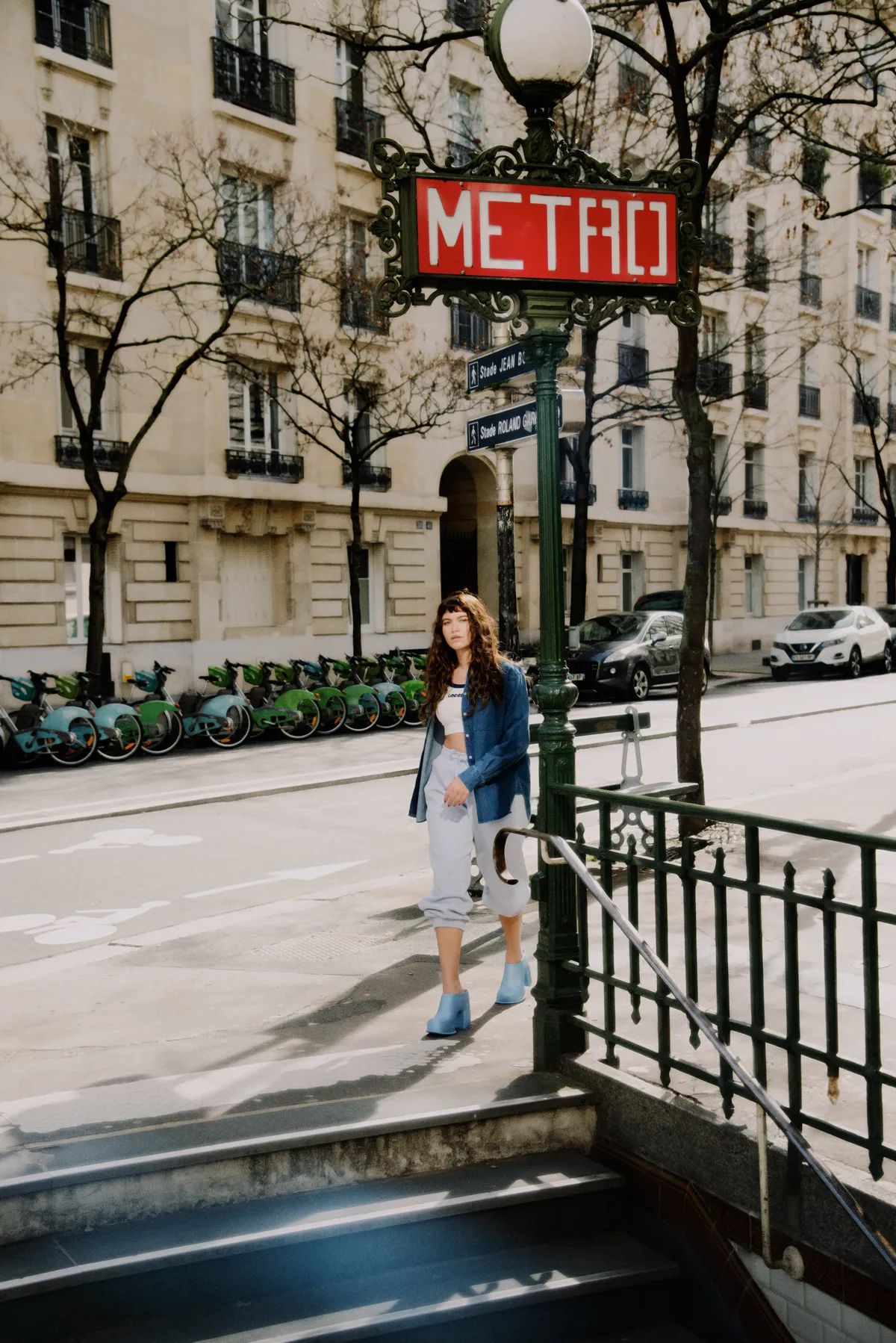 Sofía Reyes recorre París y sus spots más icónicos en looks de Lacoste