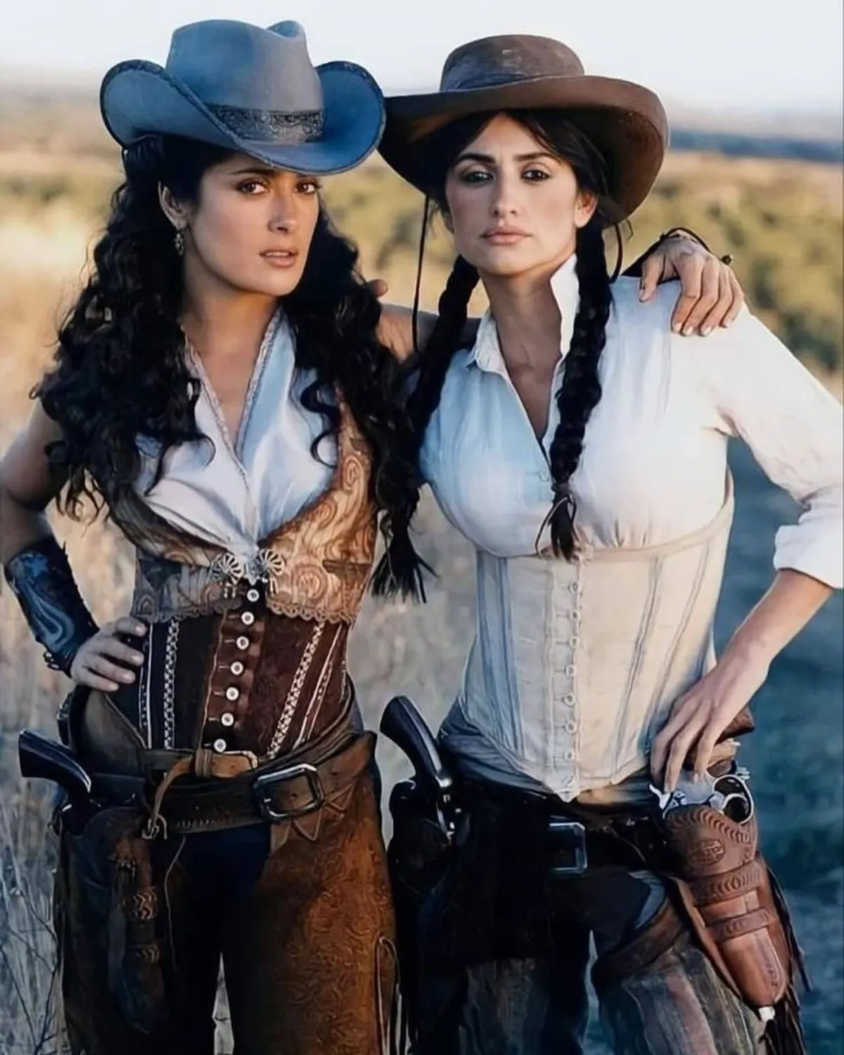  Antes de Beyoncé, Salma Hayek y Penélope Cruz ya llevaban el estilo western