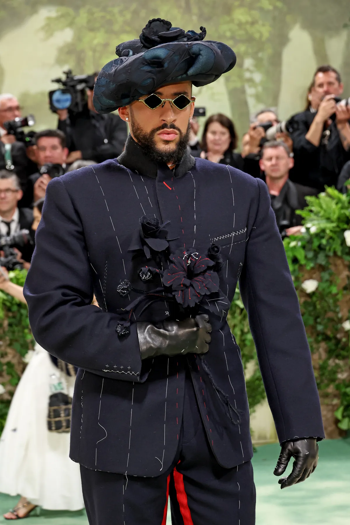 Bad Bunny cumple con la temática de la Met Gala con un look Margiela 