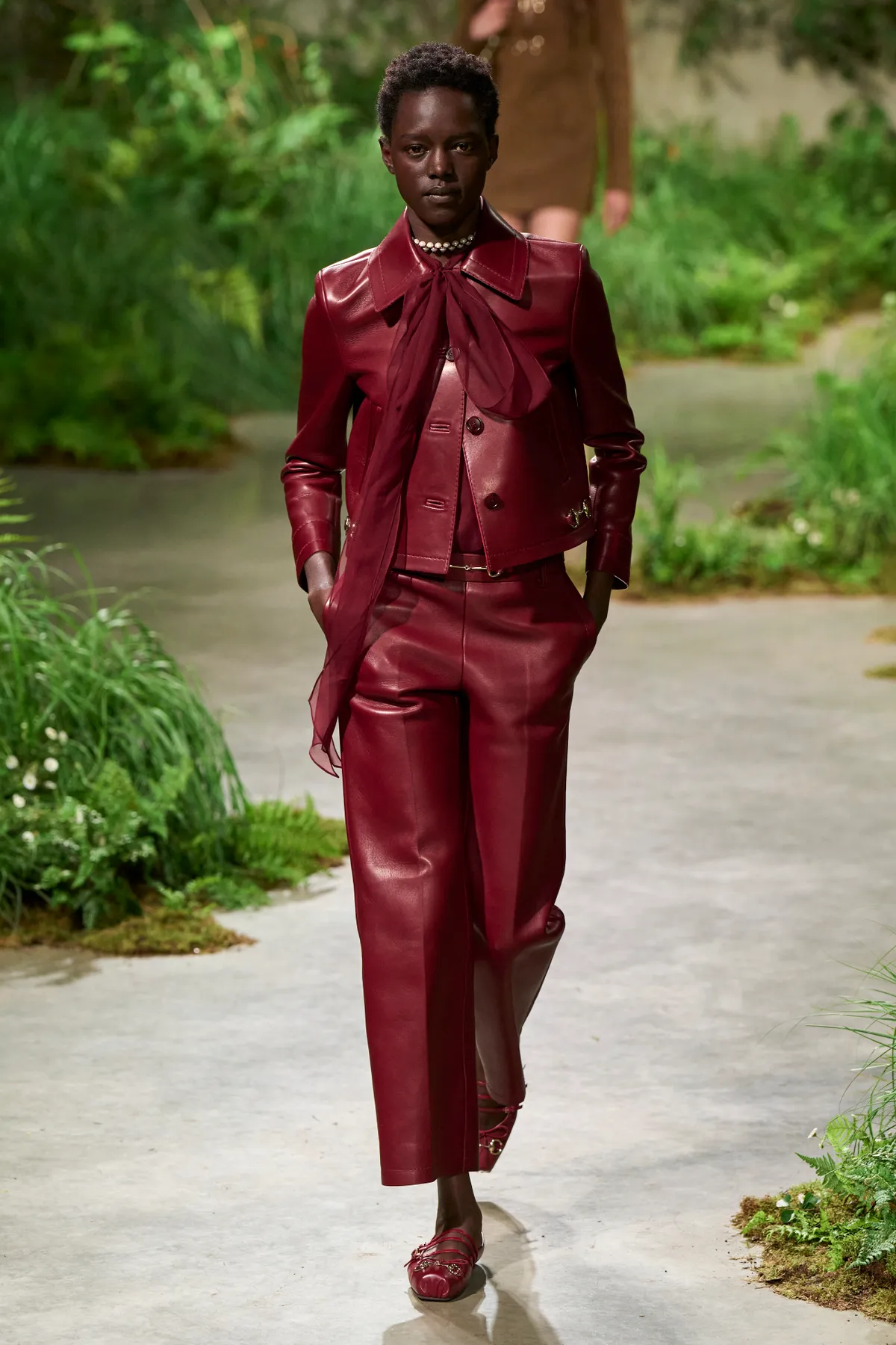 El primer desfile Crucero de Sabato de Sarno para Gucci es un sueño de flores