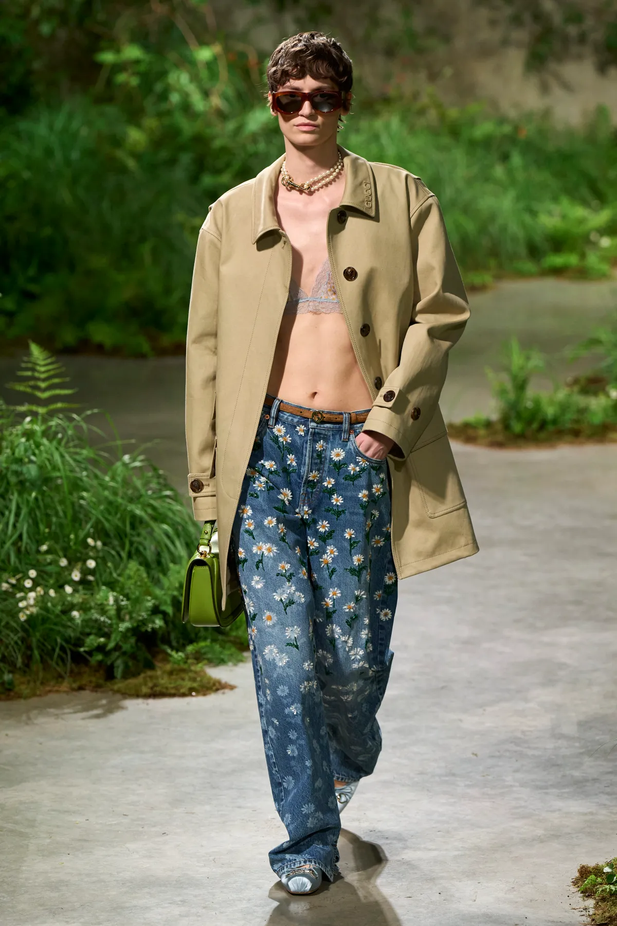 El primer desfile Crucero de Sabato de Sarno para Gucci es un sueño de flores
