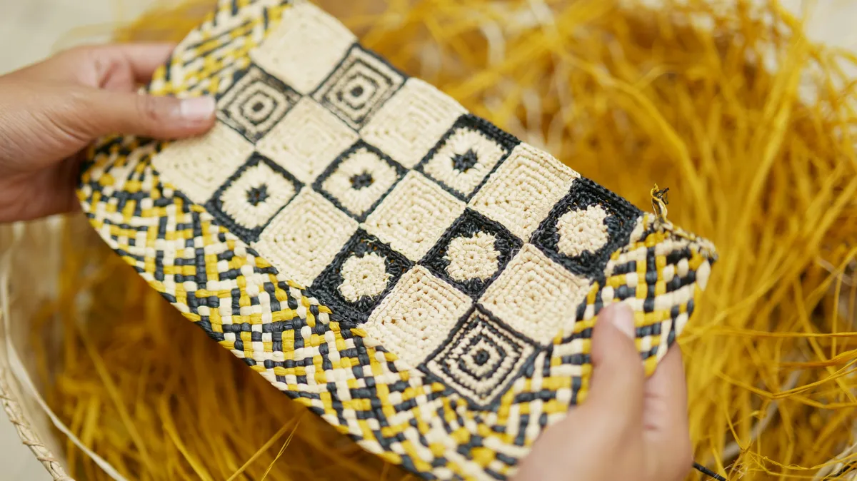 11_Madagascar, Made For A Woman_FENDI Baguette hand in hand WW_Making Of.jpg
