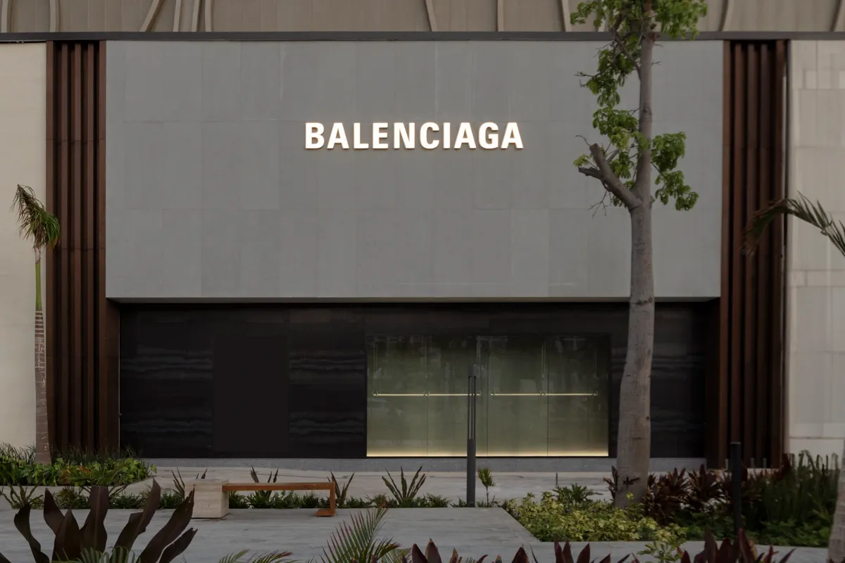 ¡Balenciaga abre su primera boutique en Cancún!