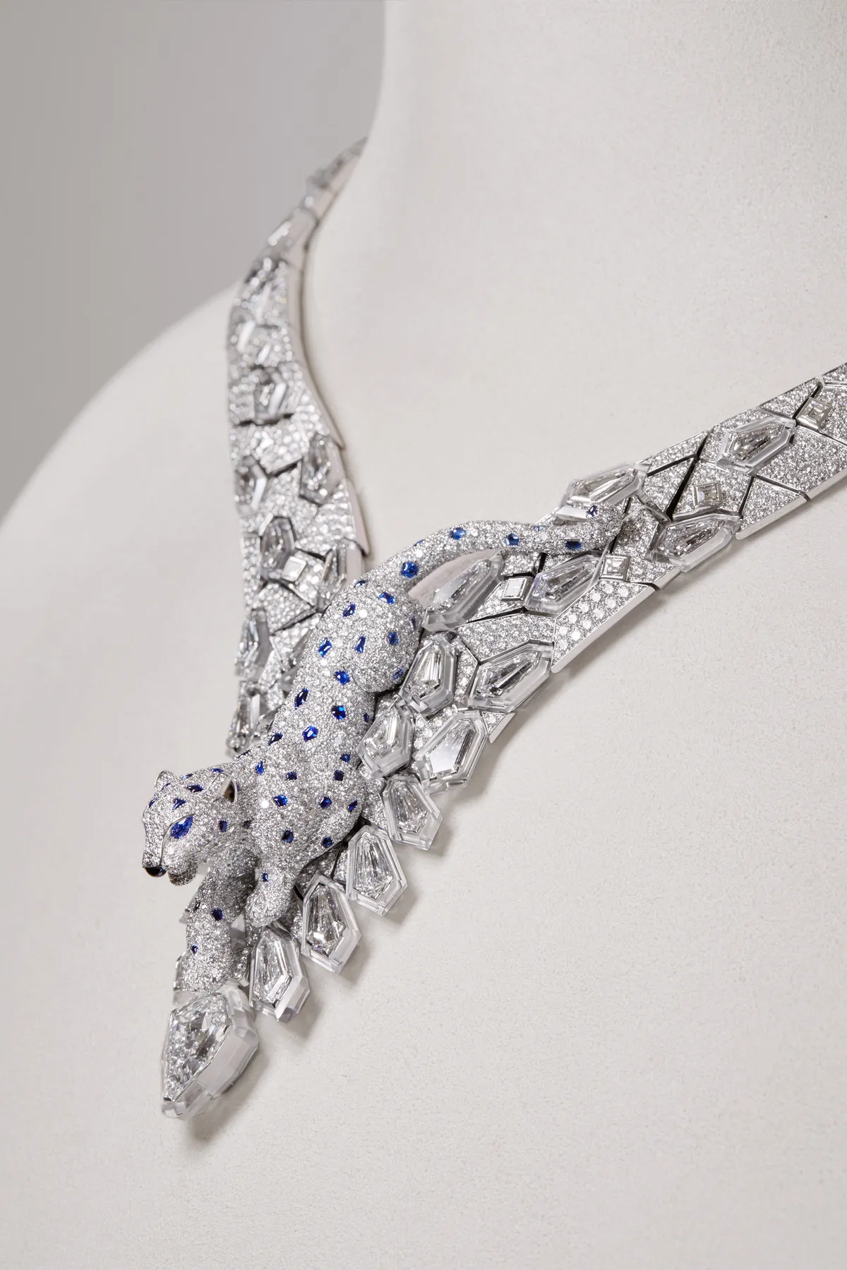 Cartier presenta "Nature Savage" un colección protagonizada por animales 