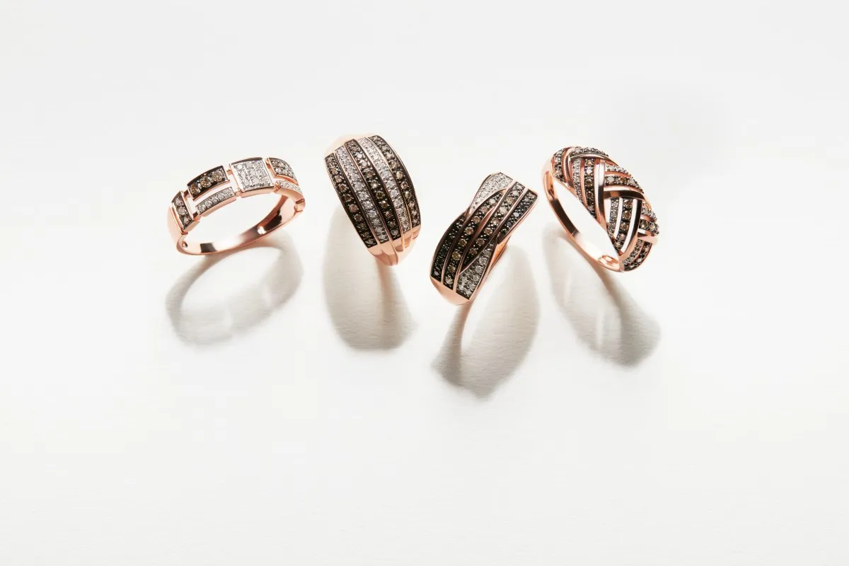 Cuatro tipo de anillos con diamantes cafés de Joyerías BIZZARRO.