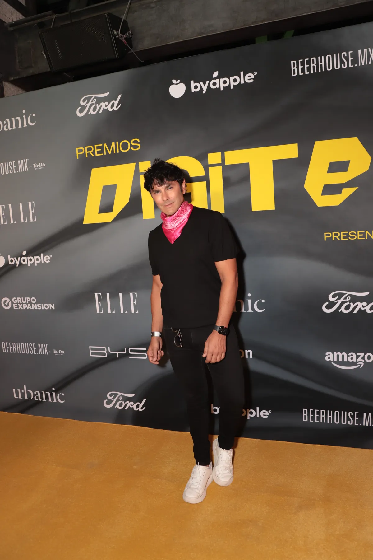 La yellow carpet de los premios DigitELLE estuvo llena de looks de impacto