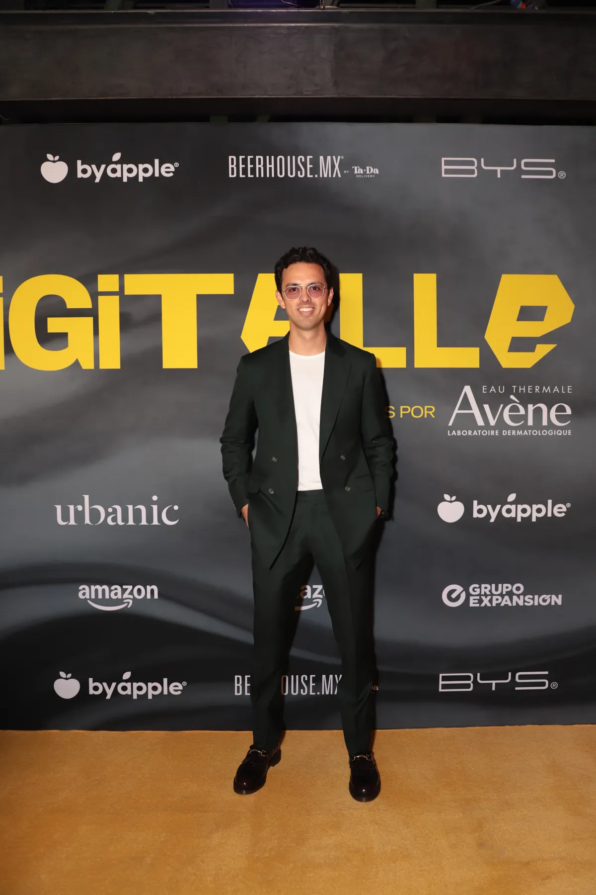 La yellow carpet de los premios DigitELLE estuvo llena de looks de impacto