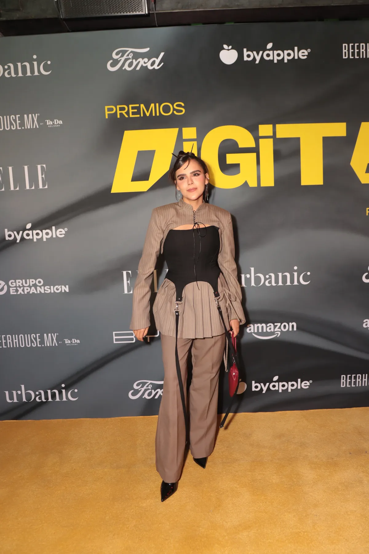 La yellow carpet de los premios DigitELLE estuvo llena de looks de impacto