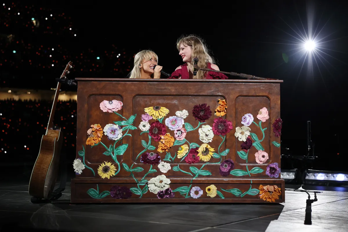 Taylor Swift le dice a Sabrina Carpenter que el verano es suyo en un emotivo mensaje