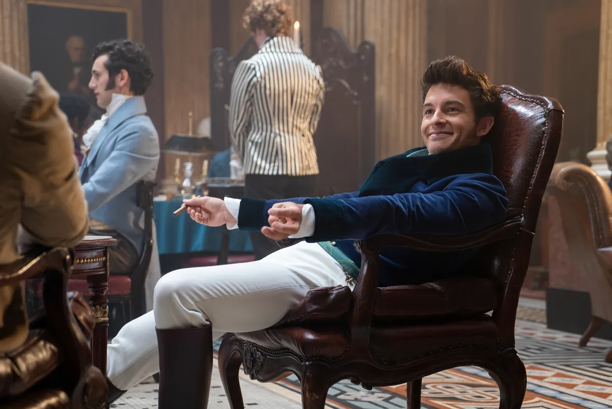 Jonathan Bailey como Anthony Bridgerton.
